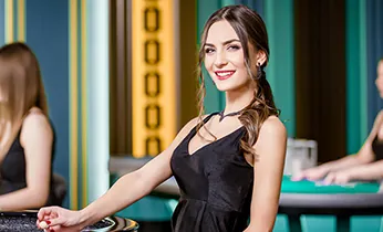Bàn Sic Bo trực tiếp với các quân xúc xắc và bảng cược